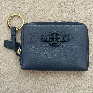 Tory Burch Logo Zipped Wallet